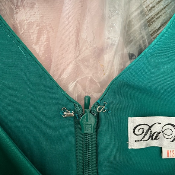 Emerald Green Gown - Picture 4 of 6